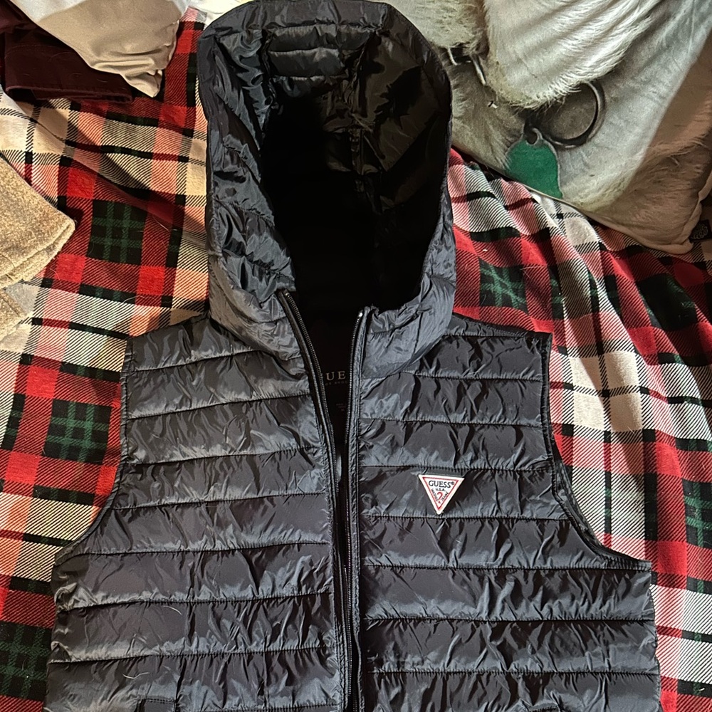 Men’s Guess hooded zip up Puffer Vest sz medium